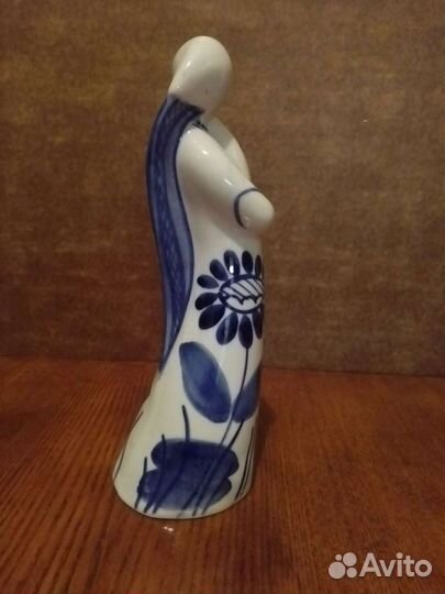 Гжель. Статуэтка