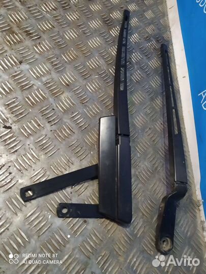 Поводок дворника Audi Q7