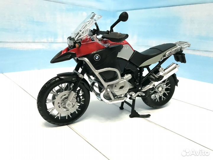 Модель мотоцикла BMW R1200GS 1/12