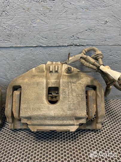 Суппорт тормозной передний Bmw 550Ix F10 N63 2010