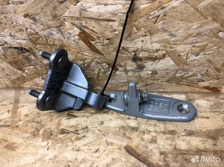 Петля двери задняя правая Mercedes-Benz C W204 1.8