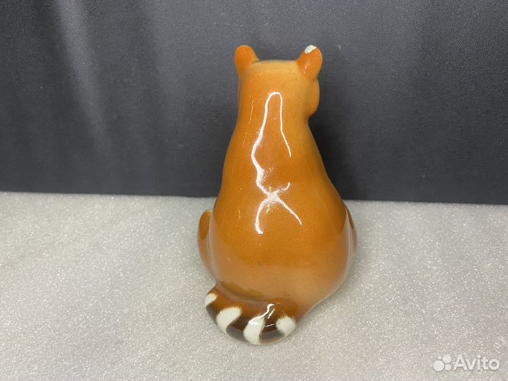 Фарфоровая статуэтка Енот лфз