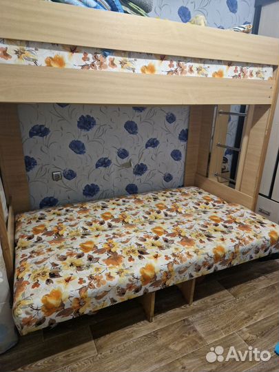 Двухъярусная кровать с диваном бу