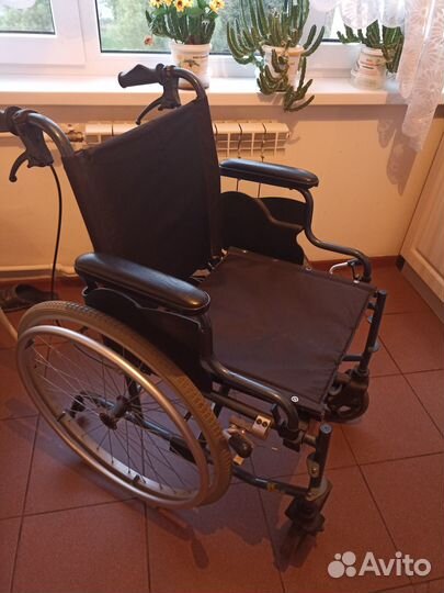 Продаю инвалидную коляску