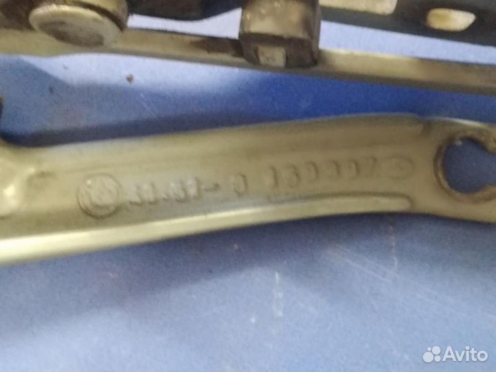 Петля багажника левая BMW 5-серия E39