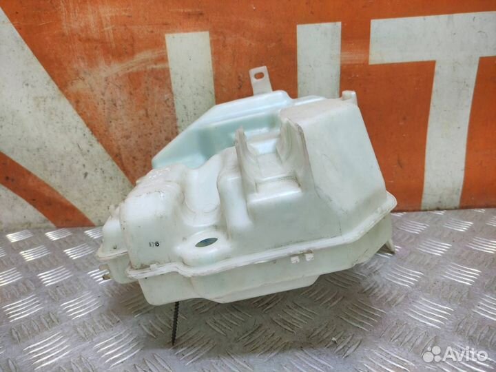Бачок стеклоомывателя Mitsubishi Outlander 3