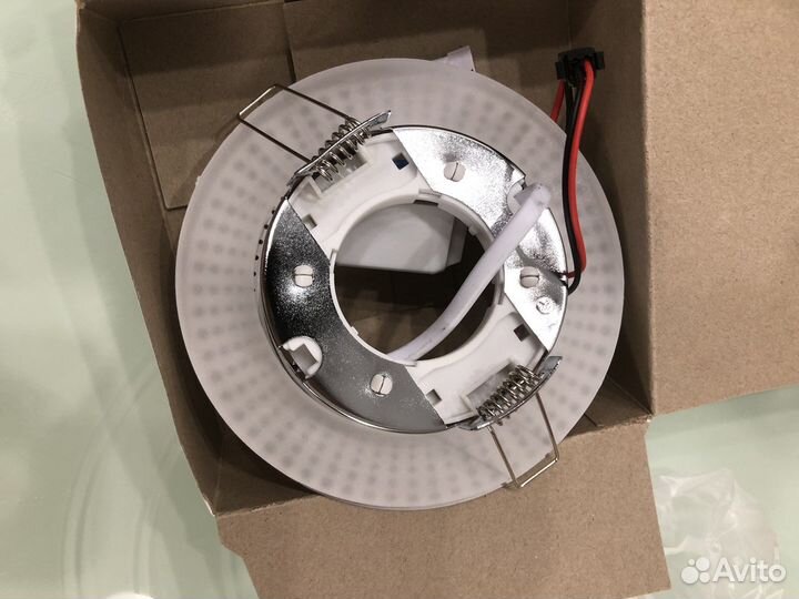 Продам точечный светильник GX53