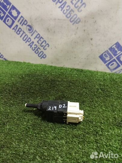 Выключатель стоп-сигнала (Лягушка) Renault Sandero