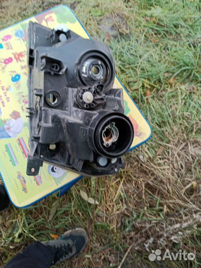 Фара передняя правая Suzuki Grand Vitara