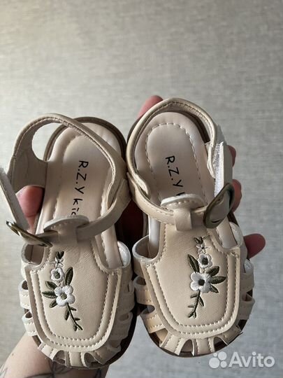 Туфли-сандали для девочки