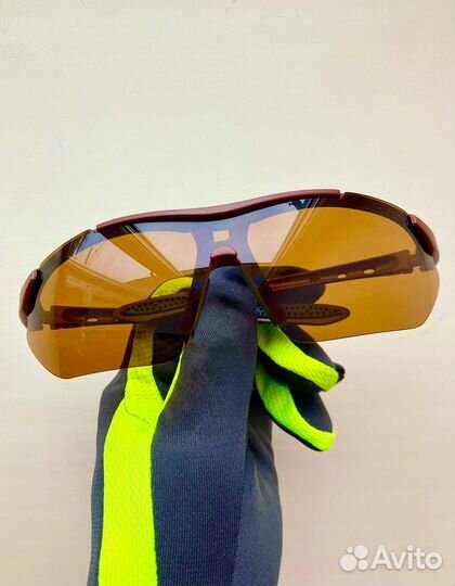 Спортивные очки солнцезащитные коричневые