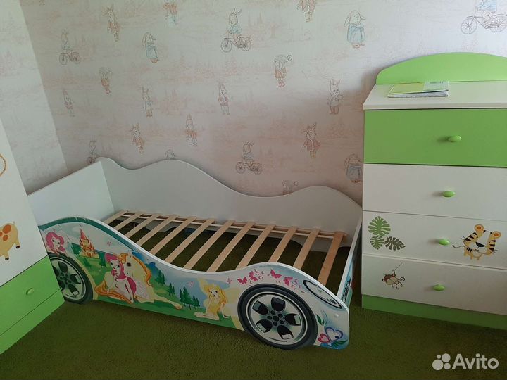 Детская кровать машина