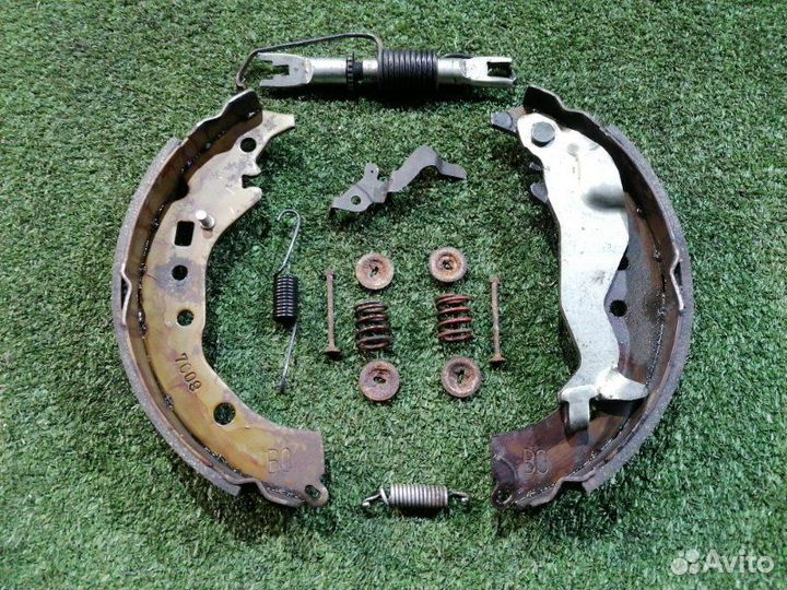 Колодки тормозные задние правые Toyota Corolla