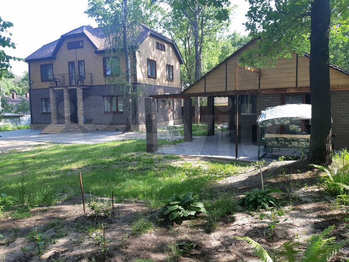 Коттедж 240 м² на участке 12 сот.