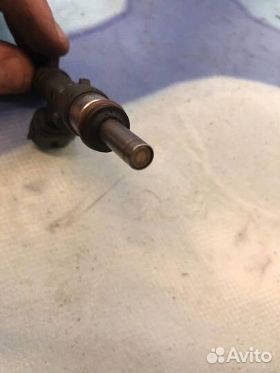 Форсунка топливная бензиновая 06E133551