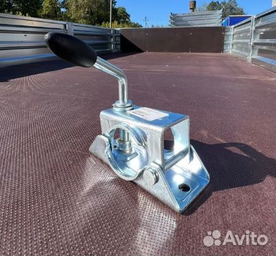 Хомут опорного колеса прицепа LB 48