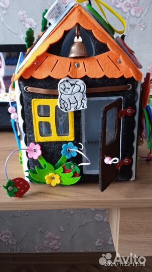 Бизиборд домик