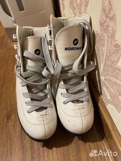 Коньки фигурные р.30