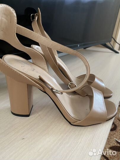 Босоножки женские 38 размер