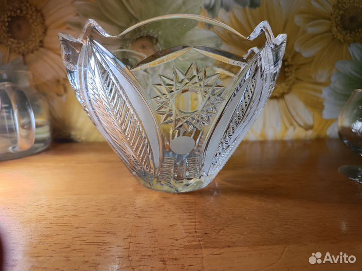 Цена за все 3 салатника и 4 хрустальные рюмки