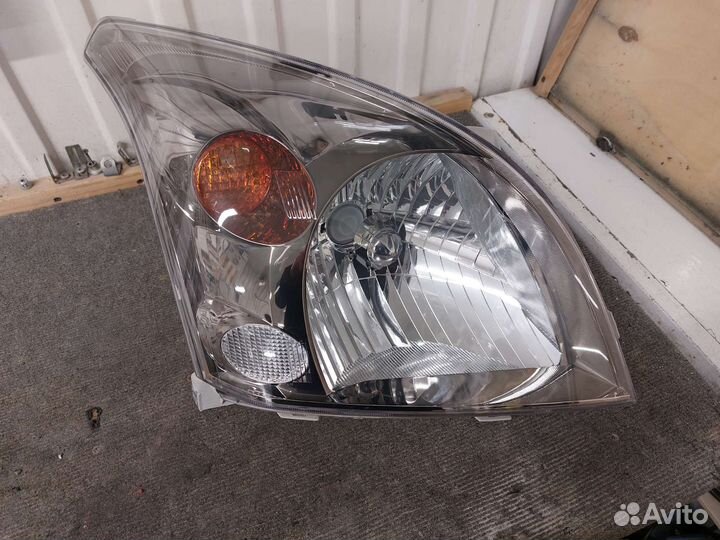 Фара правая Toyota Land Cruiser Prado 120 2007-08