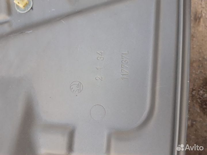 Стеклоподьемник передний левый Skoda Octavia A5