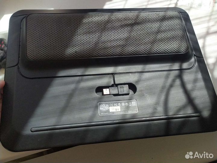 Подставка с охлаждением