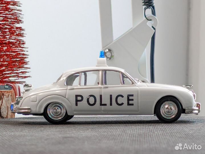 Jaguar MK II 1/43