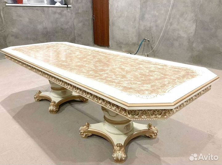 Столы и стулья