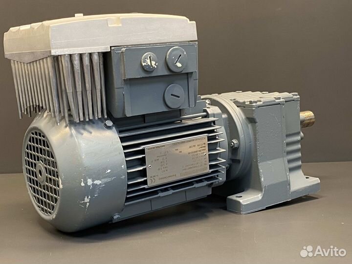 Sew Eurodrive R27DT80N4/MM11/BW1 новый, 1 шт