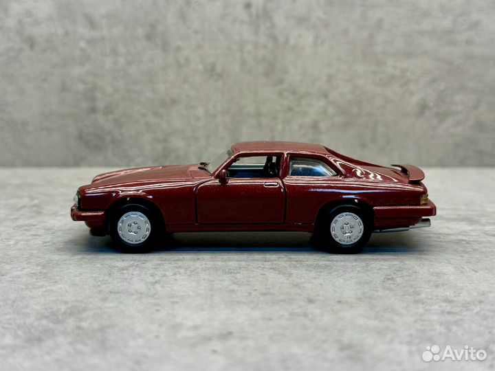 Редкая модель Jaguar XJ-R 1:43 DetailCars