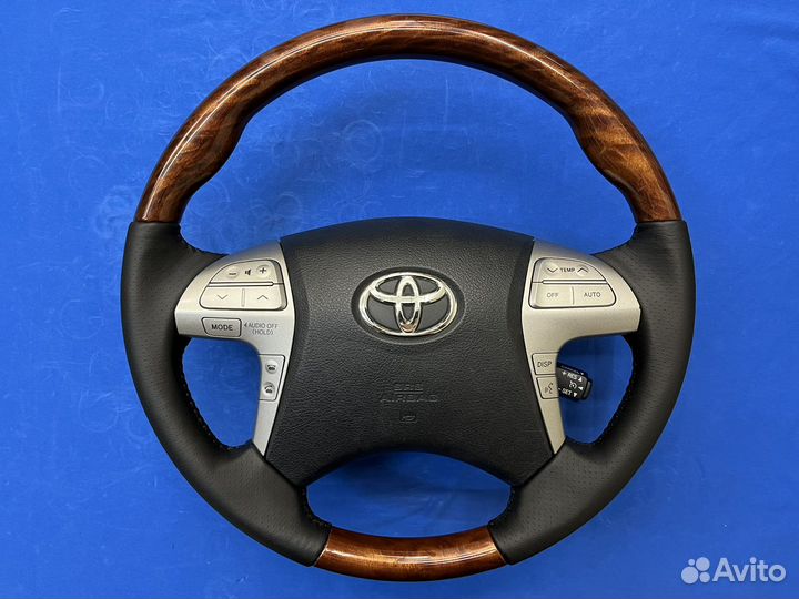 Анатомический руль с косточкой под дерево Toyota