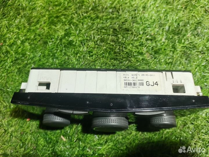 Накладка чёрная с блоком климата opel zafira B