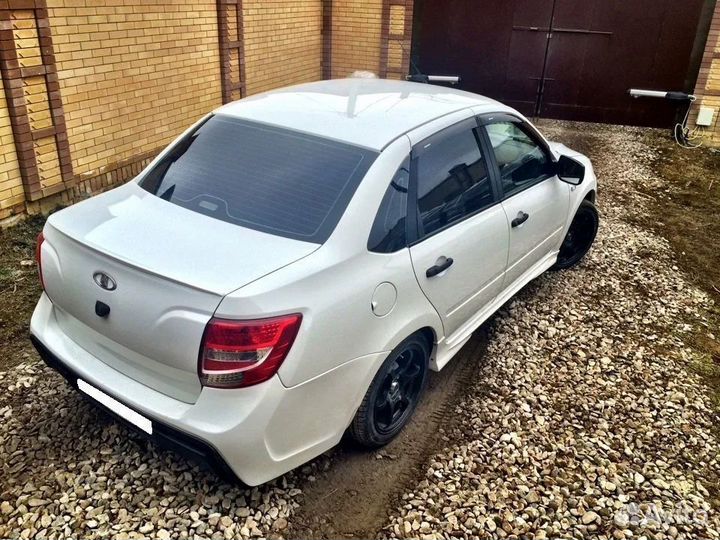 Бампер задний 