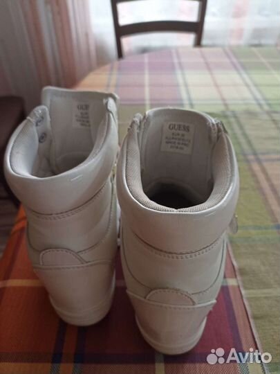 Кроссовки женские сникерсы guess