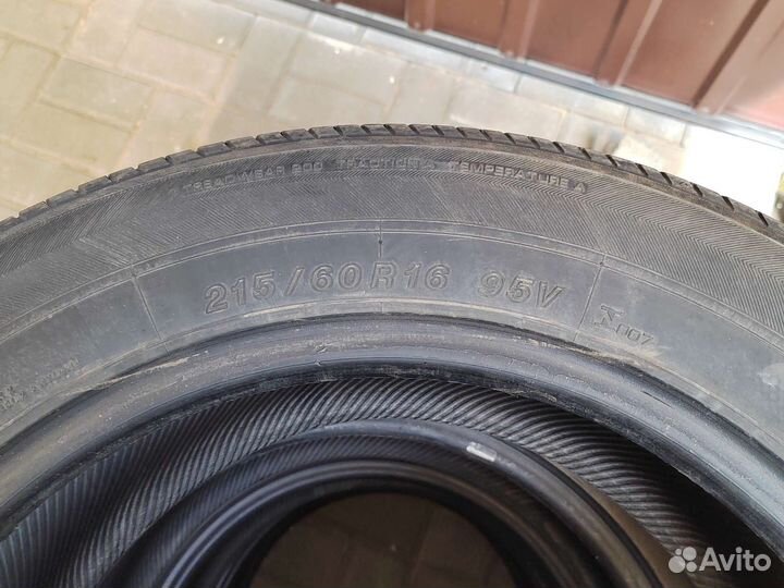 Yokohama dB Decibel E70B 215/60 R16