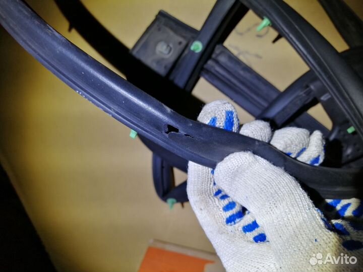 Уплотнитель двери, левый задний Lexus rx 2016