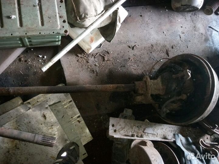 Поворотный кулак в сборе с полуосью Газ-66 (правый