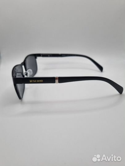 Солнцезащитные очки Hugo Boss