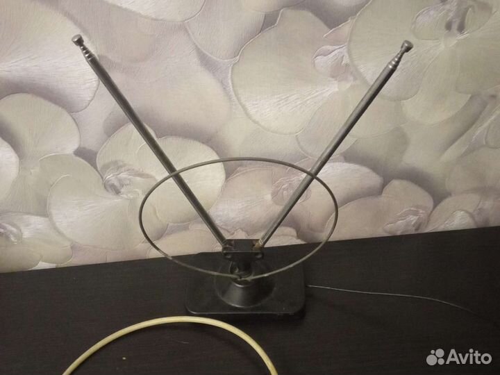 Антенна для тв комнатная