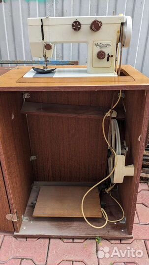 Швейная машина Чайка 143