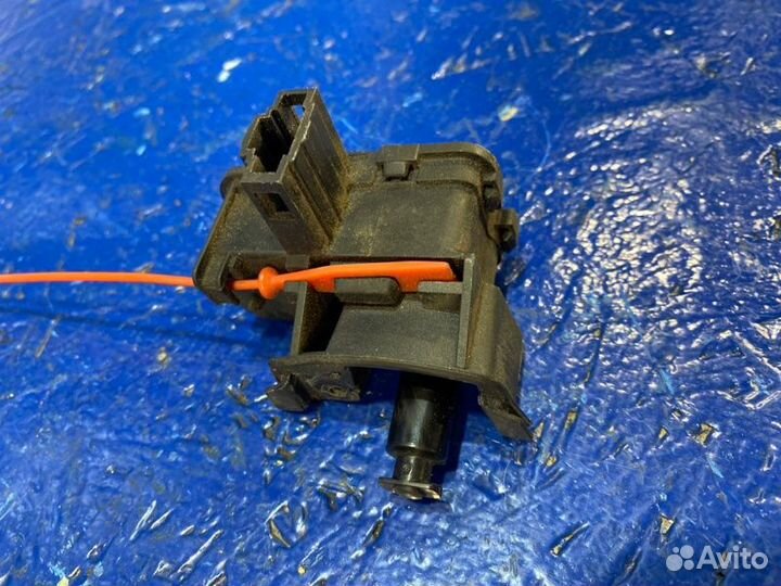 Замок лючка бензобака Audi A4 B8 седан CJE