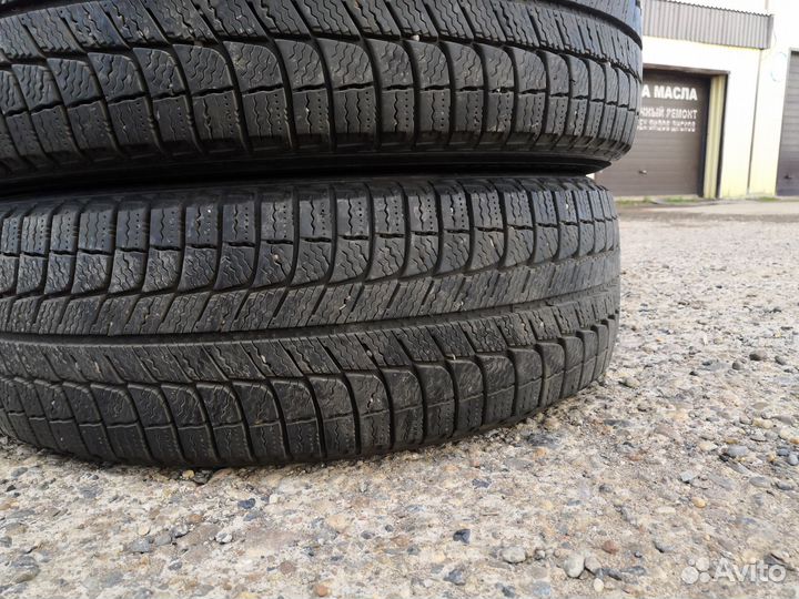 Michelin X-Ice 3 215/65 R17 99T