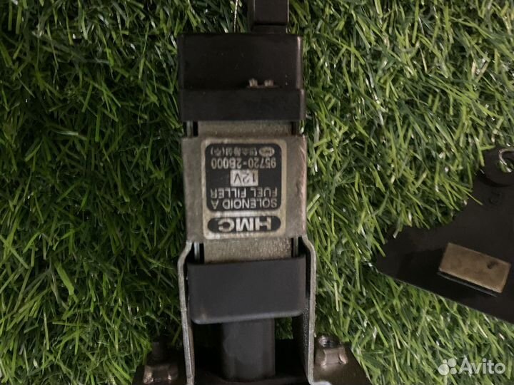 Активатор лючка бензобака Hyundai Santa Fe 2010 CM