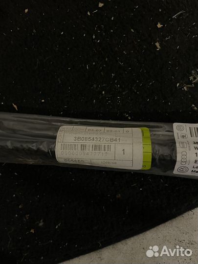 Молдинг лобовго стекла левый Skoda Suberb/Passat