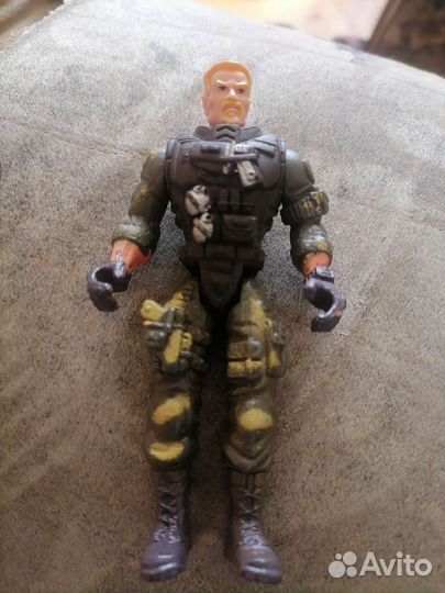 Фигурка военного