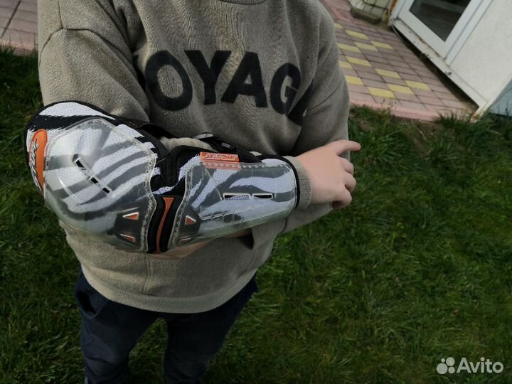 Налокотники (защита)