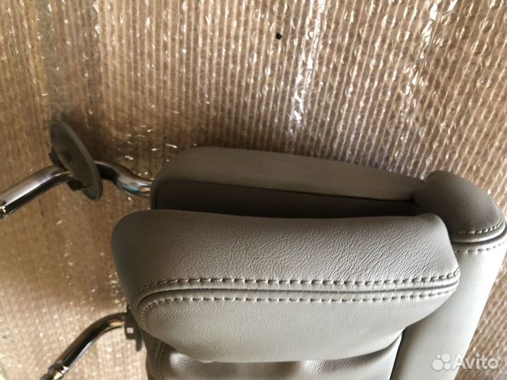 Подголовник пассажирский ломающийся audi a8 d4