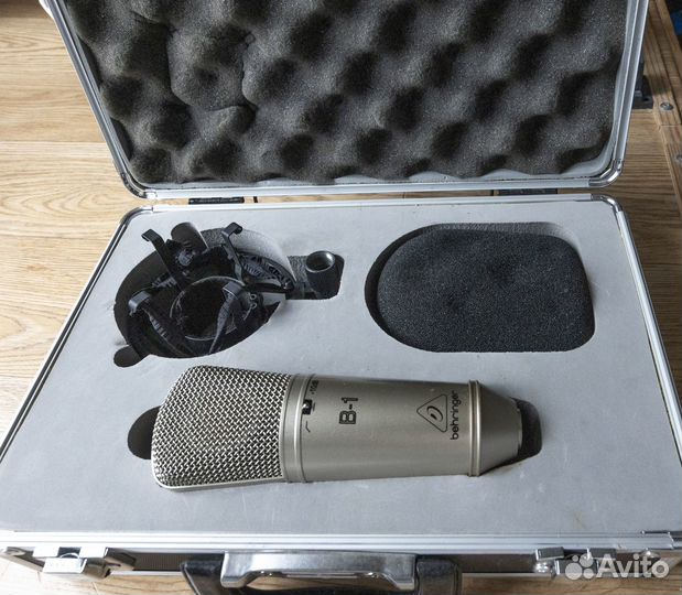 Микрофон студийный конденсаторный Behringer B1