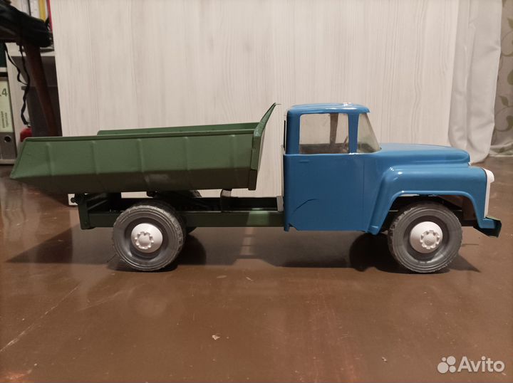 Игрушка ЗИЛ самосвал Воронеж СССР